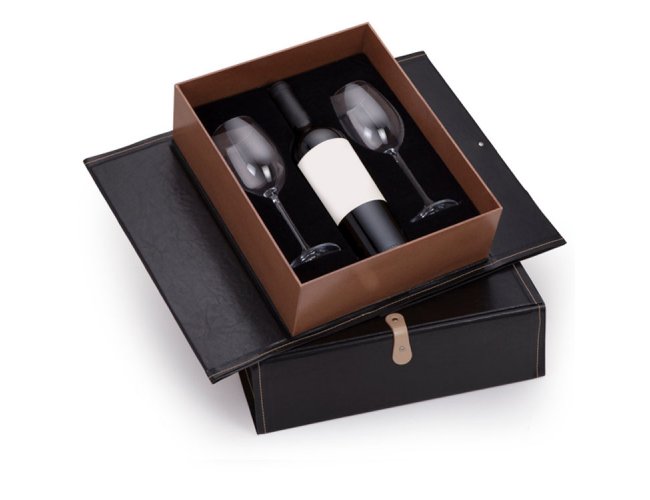 Kit Vinho com duas taças e caixa de couro sintético.